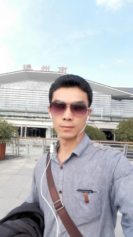 错把真心喂了狗的第三张照片--福州征婚网